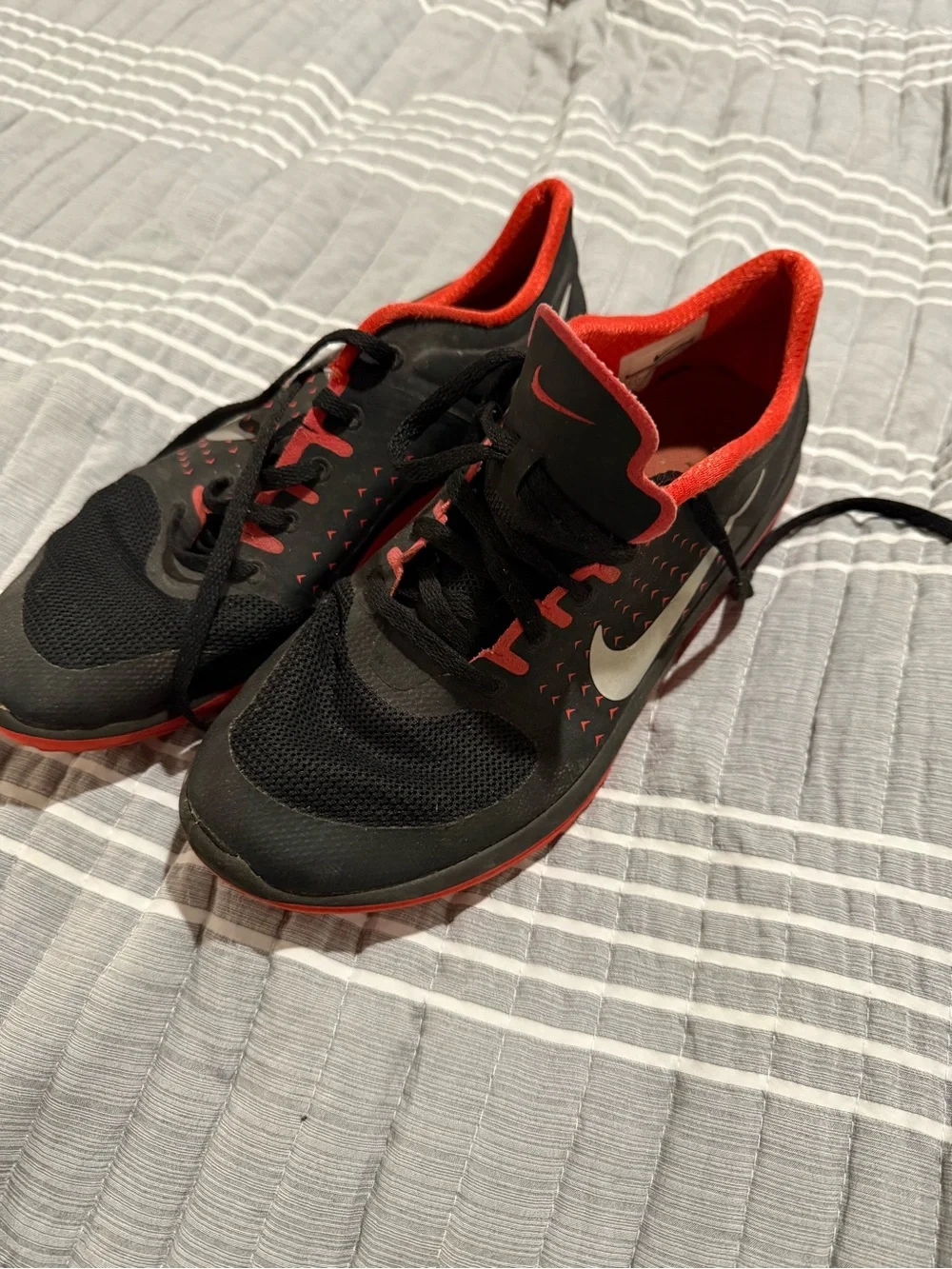Nike youth Black and Red Athletic Sneakers